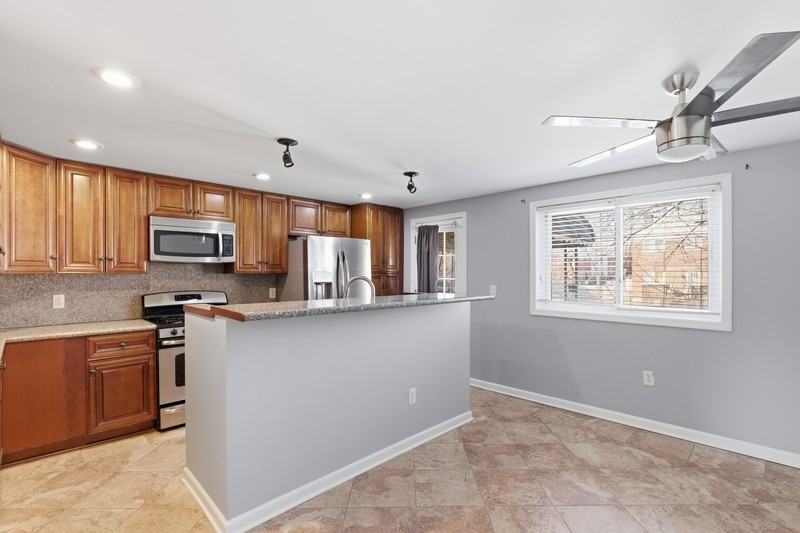 4812 Bowland Ave - Photo 4 of 20