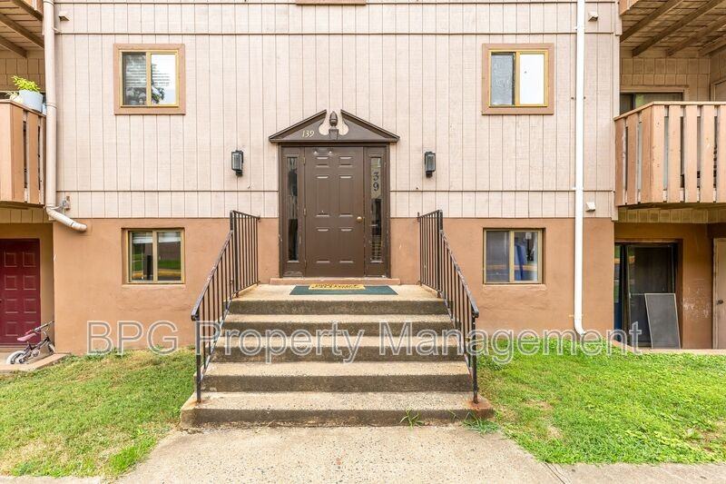 139 Green St #4 - Photo 4 of 5