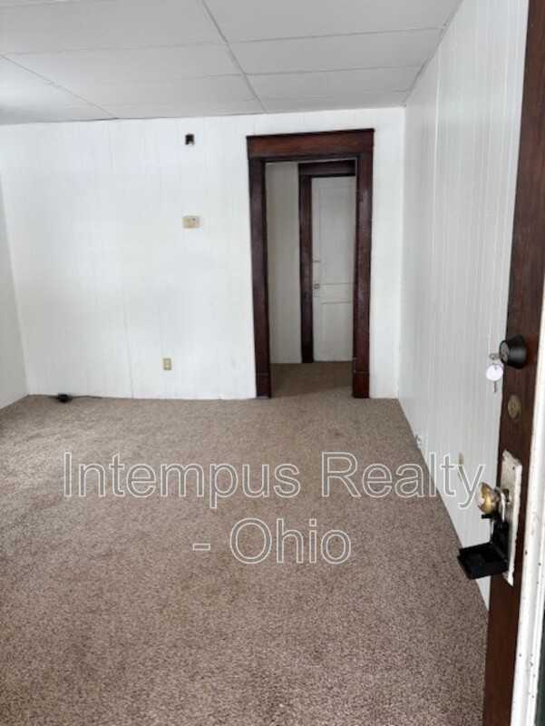 633 Cassius Ave #1 - Photo 2 of 7