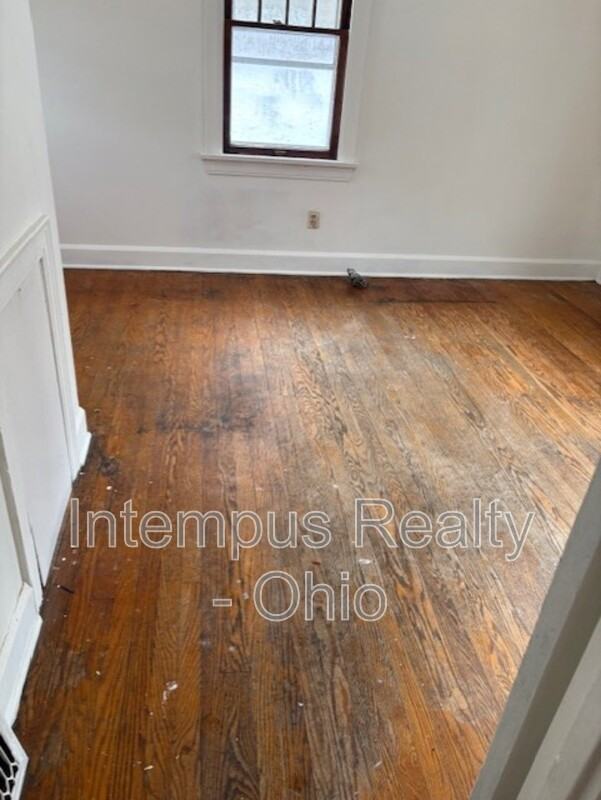 633 Cassius Ave #1 - Photo 5 of 7