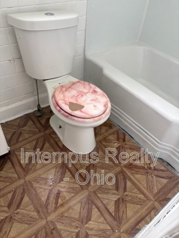 633 Cassius Ave #1 - Photo 6 of 7