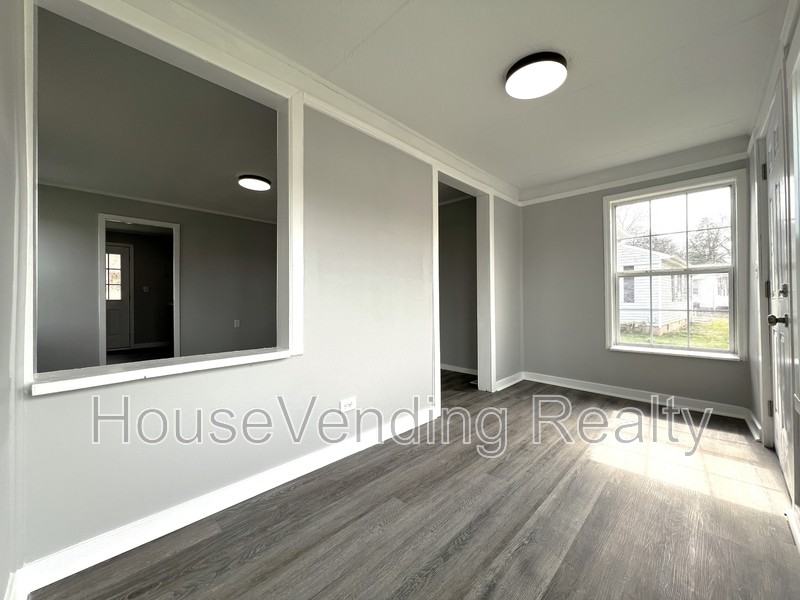 318 Main Rd - Photo 3 of 16