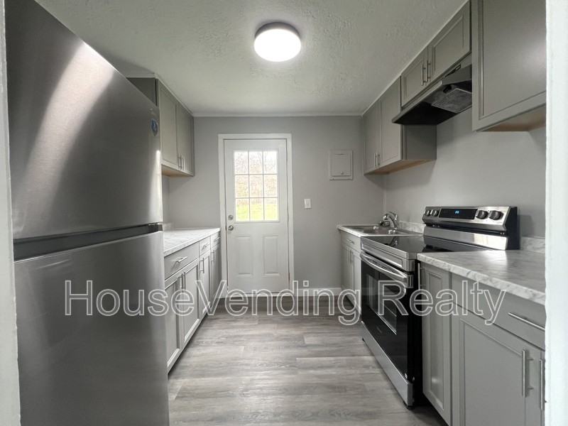 318 Main Rd - Photo 6 of 16