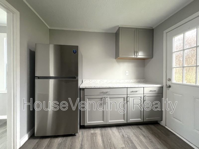 318 Main Rd - Photo 7 of 16