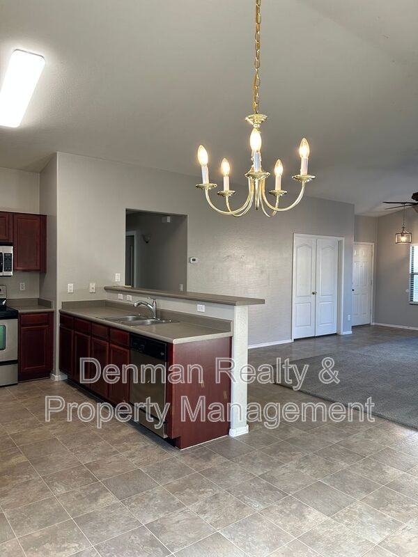 1872 E St David Ct - Photo 7 of 19