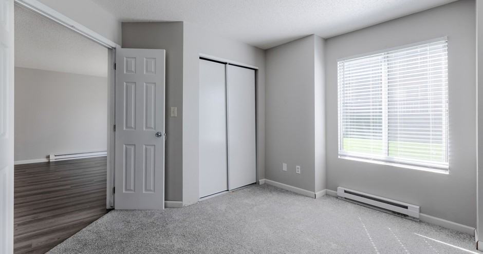 Hamlet Apartments - Photo 4 of 32