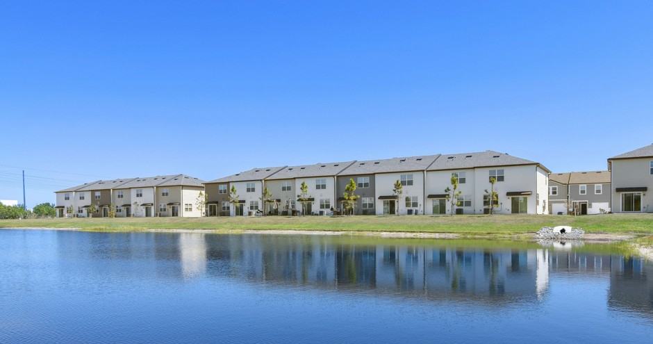 Beacon at Arbours Townhomes - Photo 4 of 19