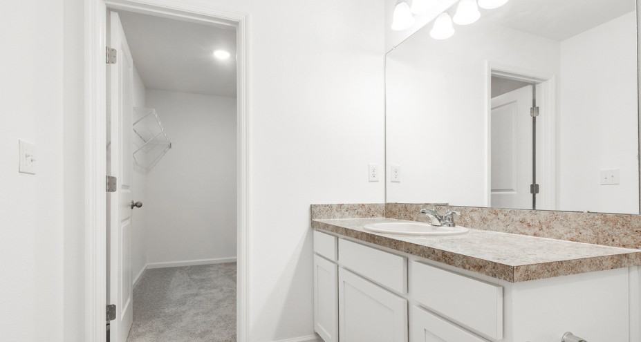 Beacon at Arbours Townhomes - Photo 6 of 19