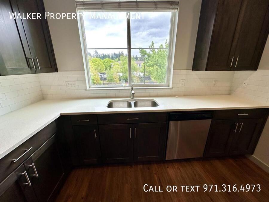 Oregon St Townhomes - Photo 3 of 26