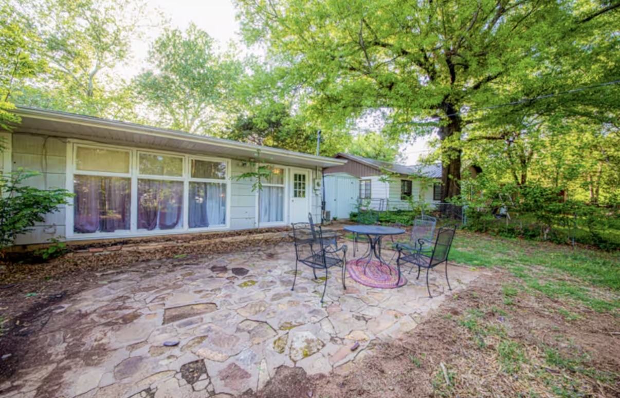 1019 S Gray St - Photo 2 of 13