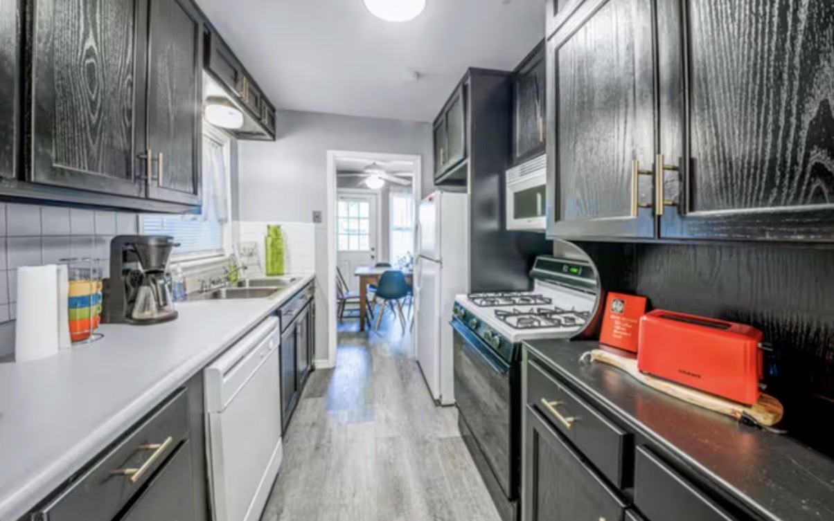 1019 S Gray St - Photo 3 of 13