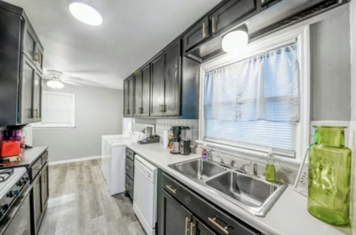 1019 S Gray St - Photo 4 of 13