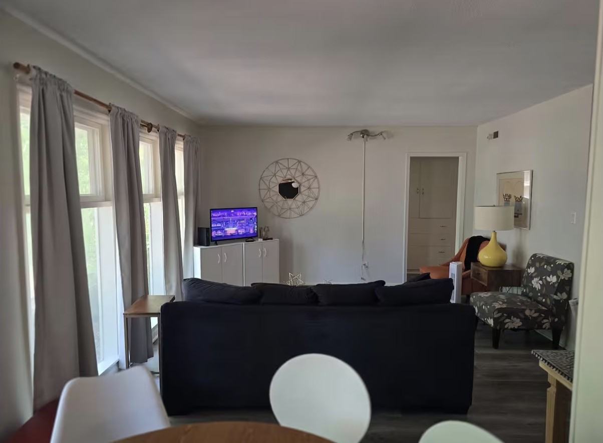 1019 S Gray St - Photo 5 of 13