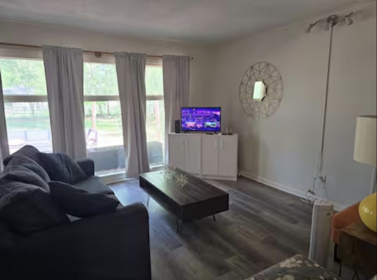 1019 S Gray St - Photo 7 of 13