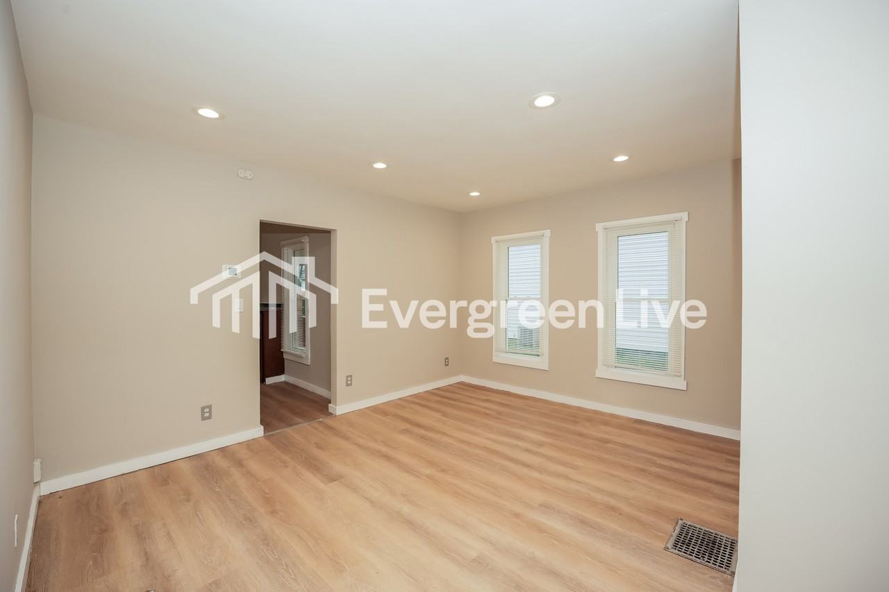 1762 8th St - Photo 3 of 15