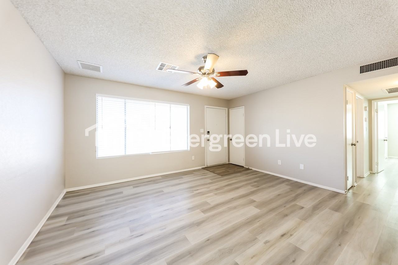 10431 W Echo Ln - Photo 3 of 15