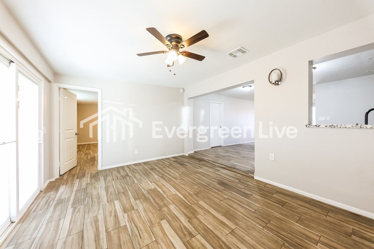 10431 W Echo Ln - Photo 5 of 15