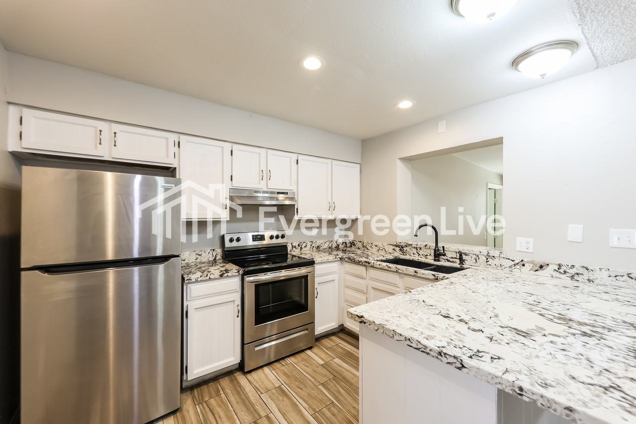 10431 W Echo Ln - Photo 6 of 15