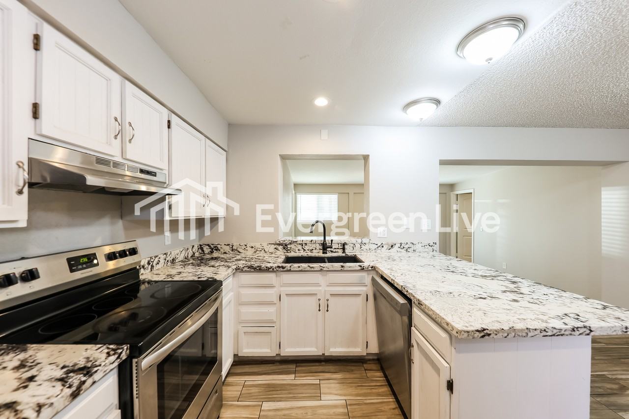 10431 W Echo Ln - Photo 7 of 15