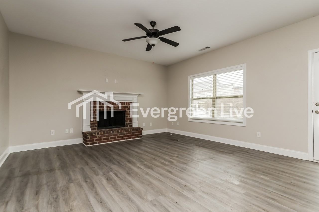 111 Truman Ct - Photo 2 of 10