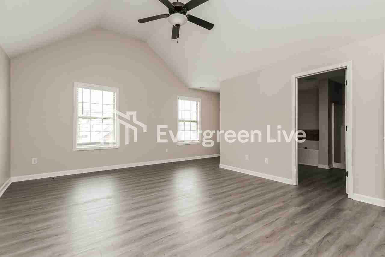 111 Truman Ct - Photo 3 of 10