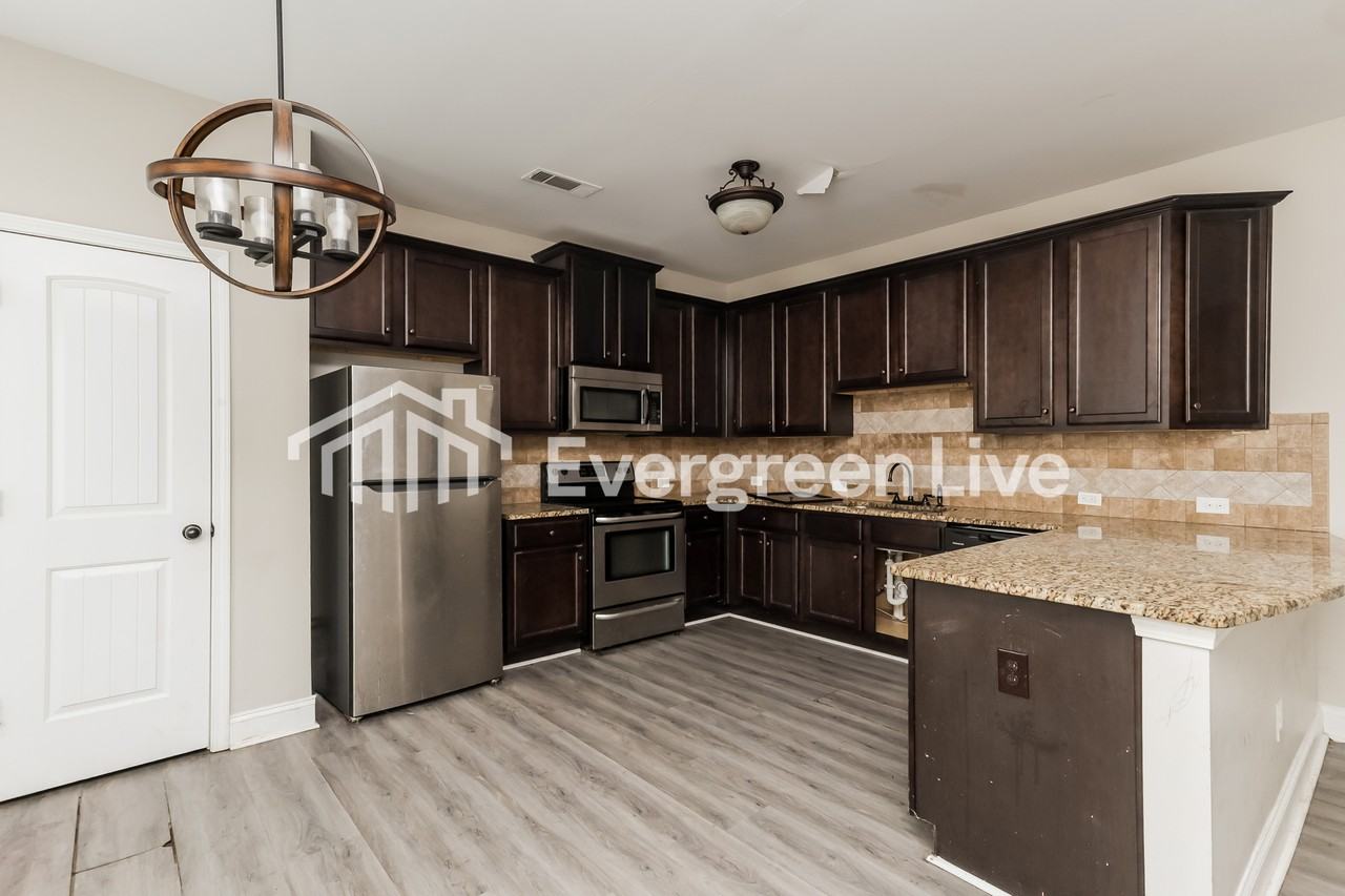 111 Truman Ct - Photo 4 of 10