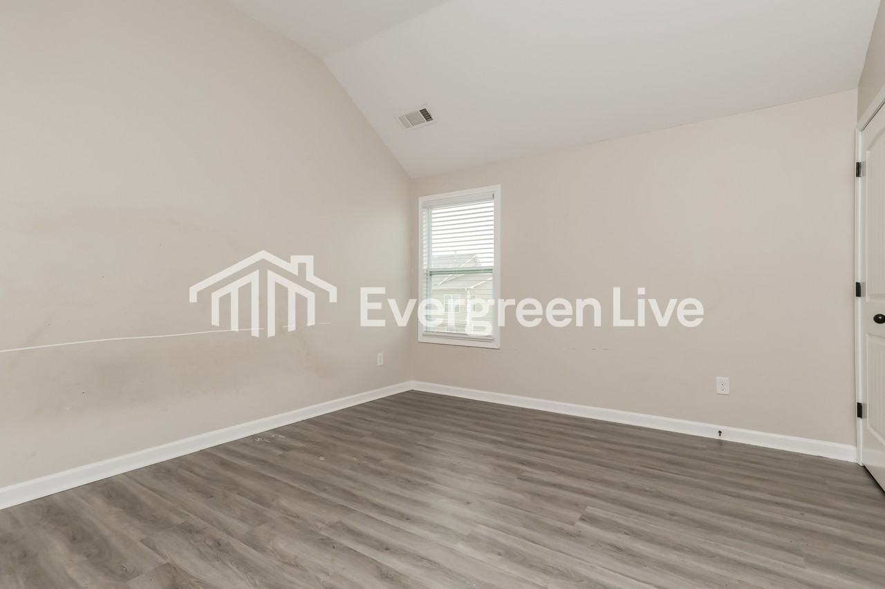 111 Truman Ct - Photo 5 of 10