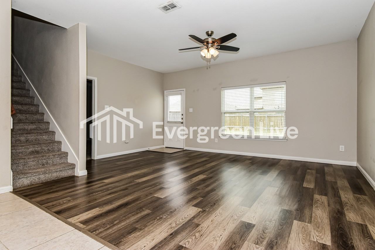 2229 Sumac Dr - Photo 3 of 16