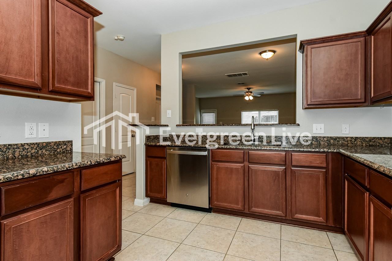 2229 Sumac Dr - Photo 5 of 16