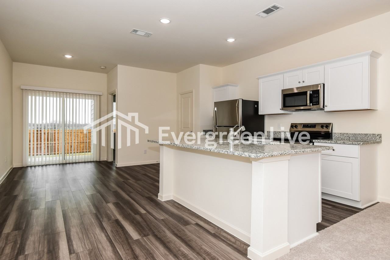 6056 Mojave Dr - Photo 4 of 15