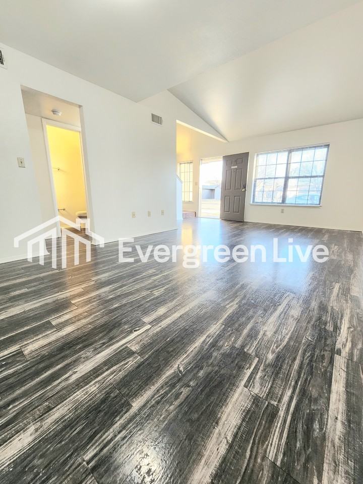 132 Buccaneer Loop - Photo 4 of 21