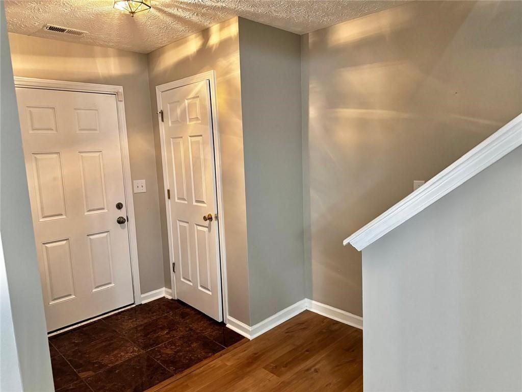 3164 Kingswood Gln - Photo 2 of 13