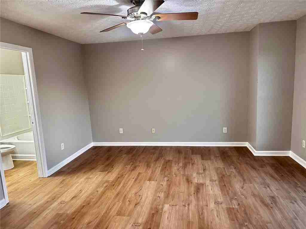 3164 Kingswood Gln - Photo 3 of 13