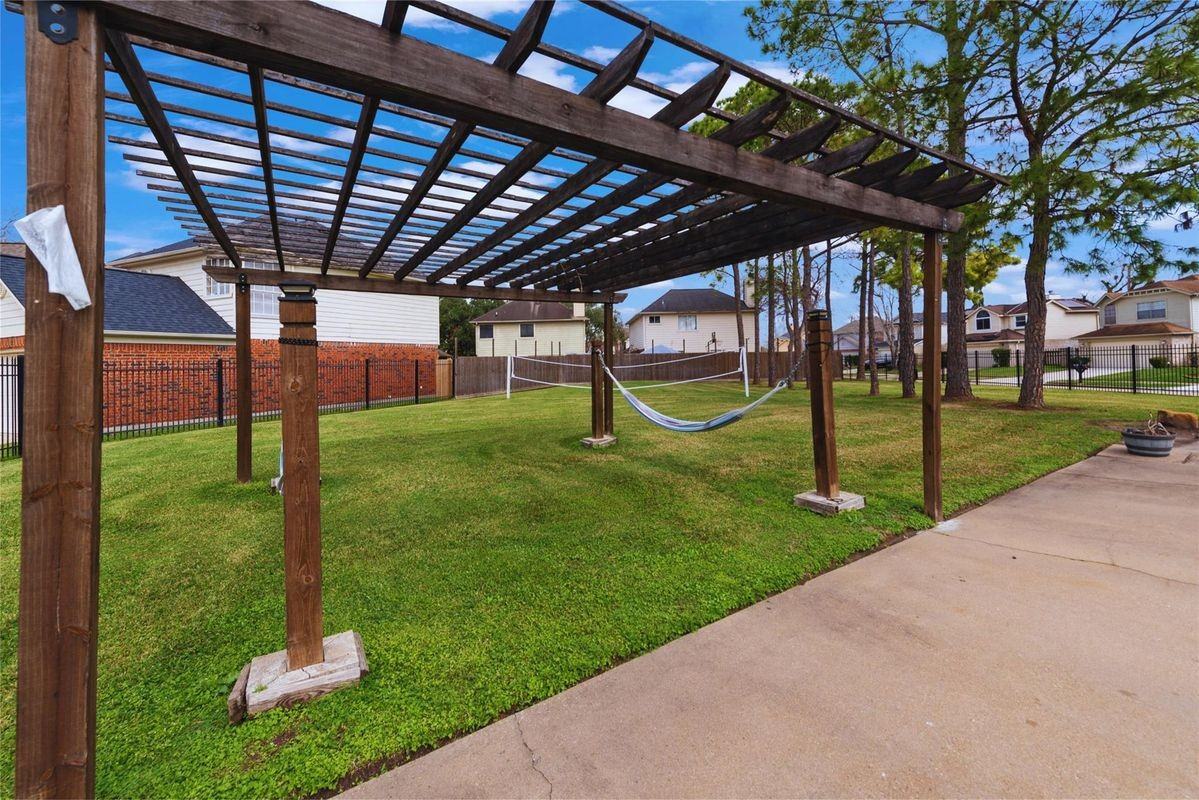 8818 Vinkins Rd - Photo 2 of 24