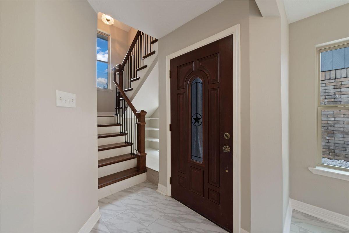 8818 Vinkins Rd - Photo 4 of 24