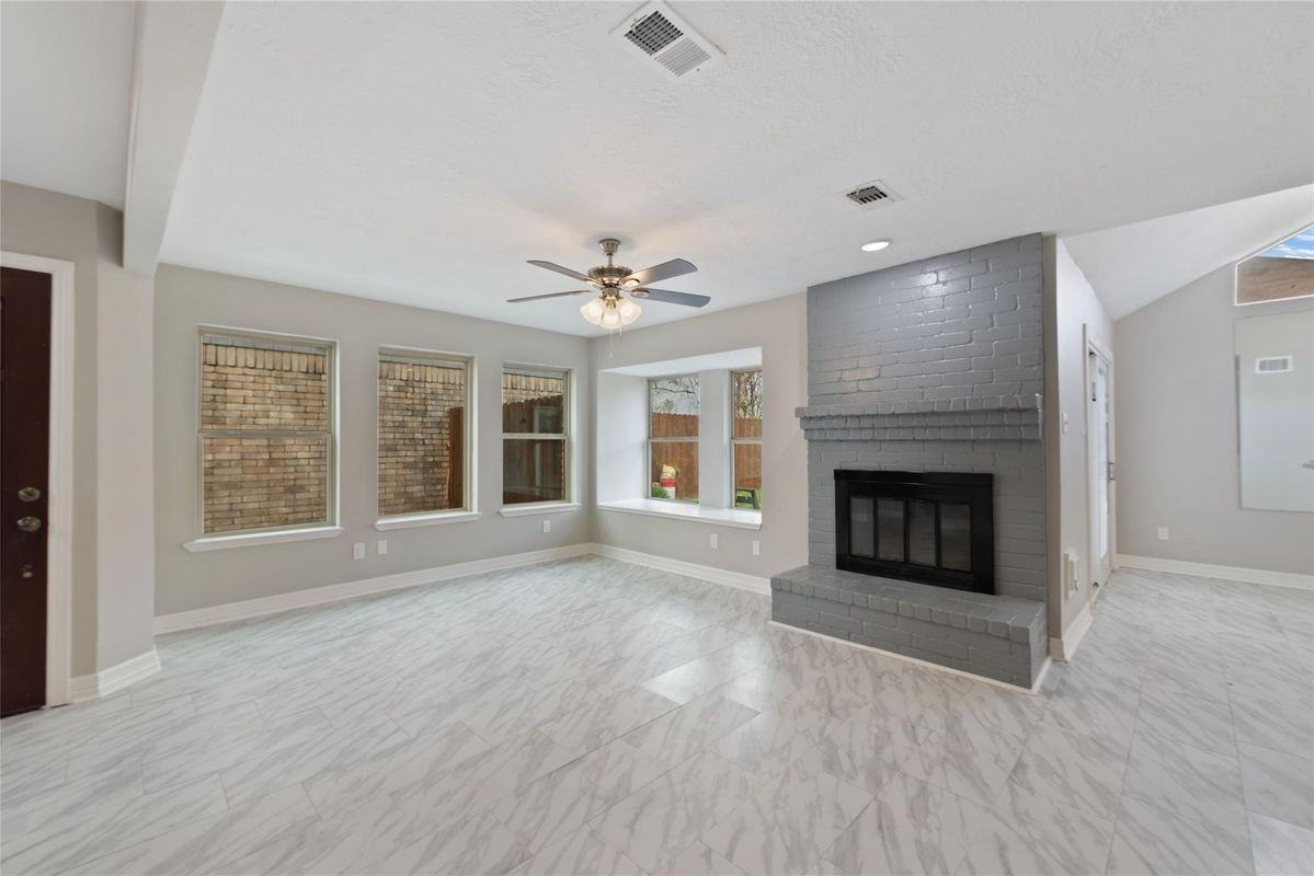 8818 Vinkins Rd - Photo 5 of 24