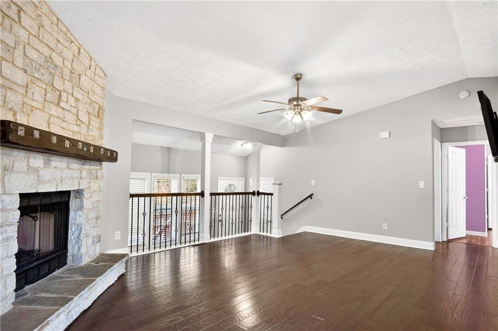 808 Emerald Chase - Photo 5 of 32