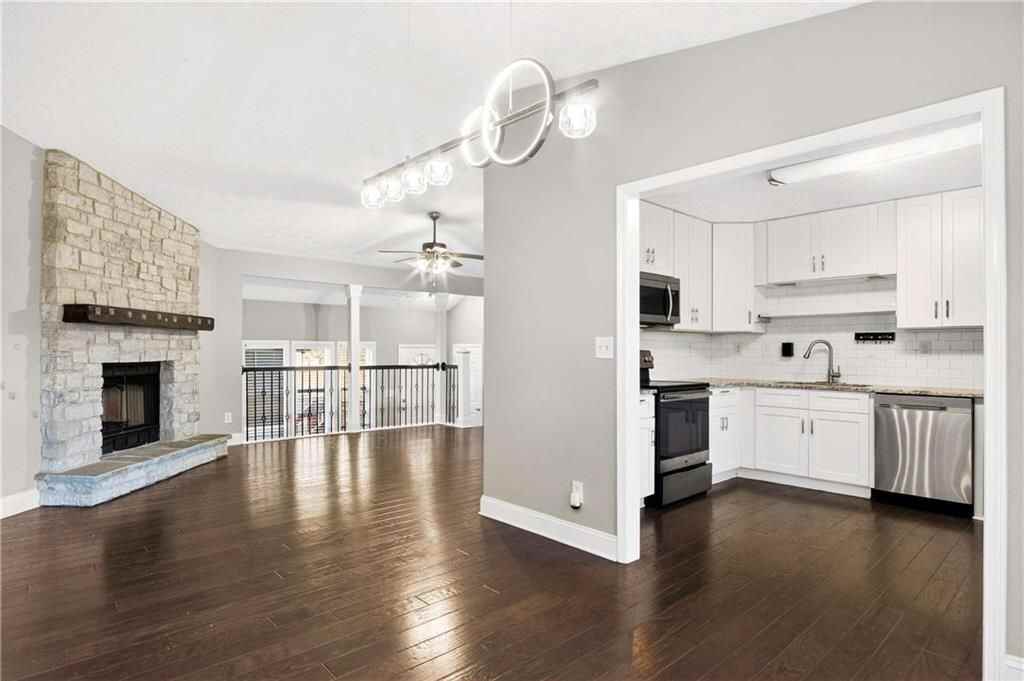 808 Emerald Chase - Photo 7 of 32