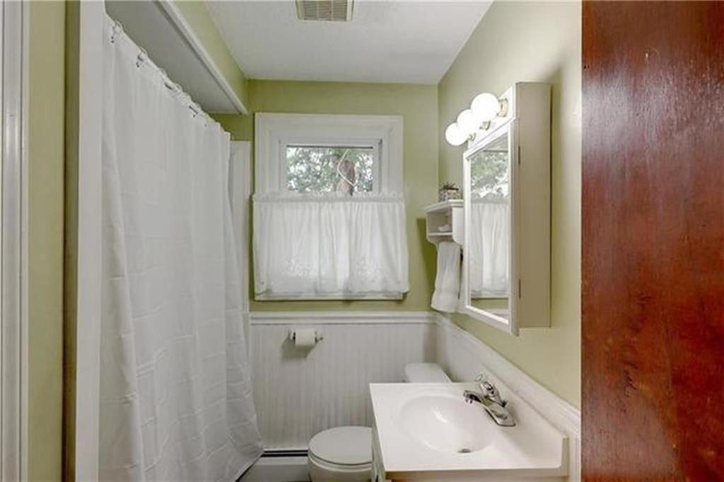 135 Holly Rd - Photo 3 of 14