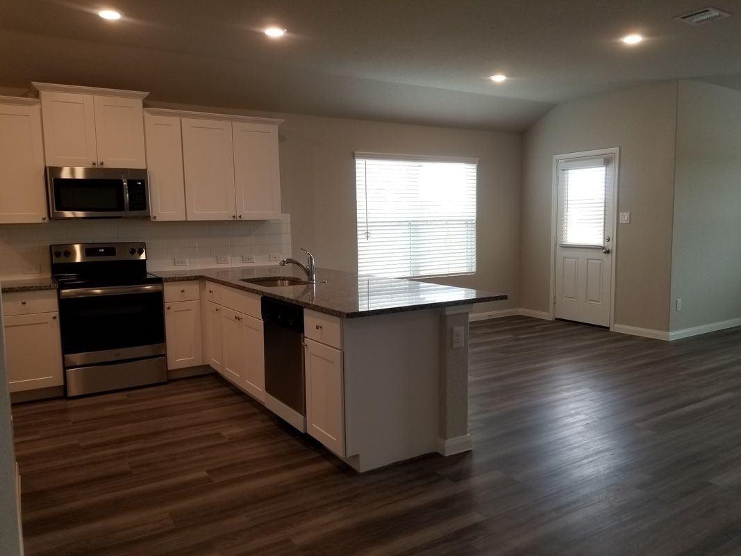 210 Holland Park - Photo 3 of 24