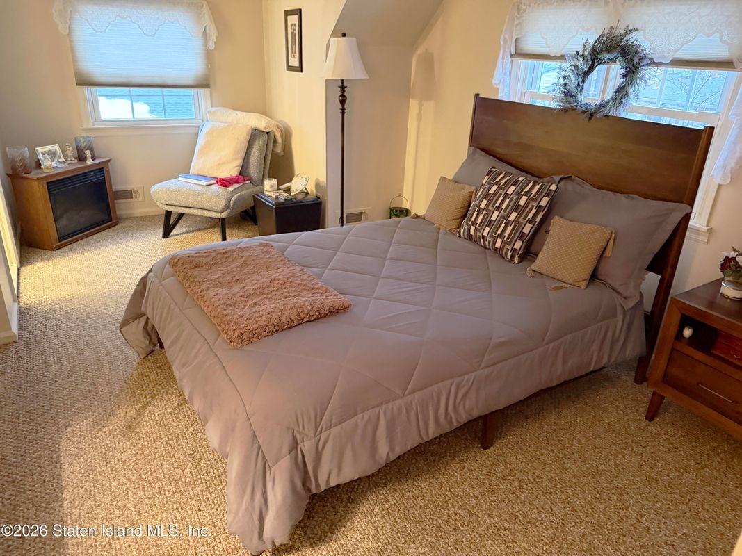 142 Pacific Ave - Photo 7 of 10