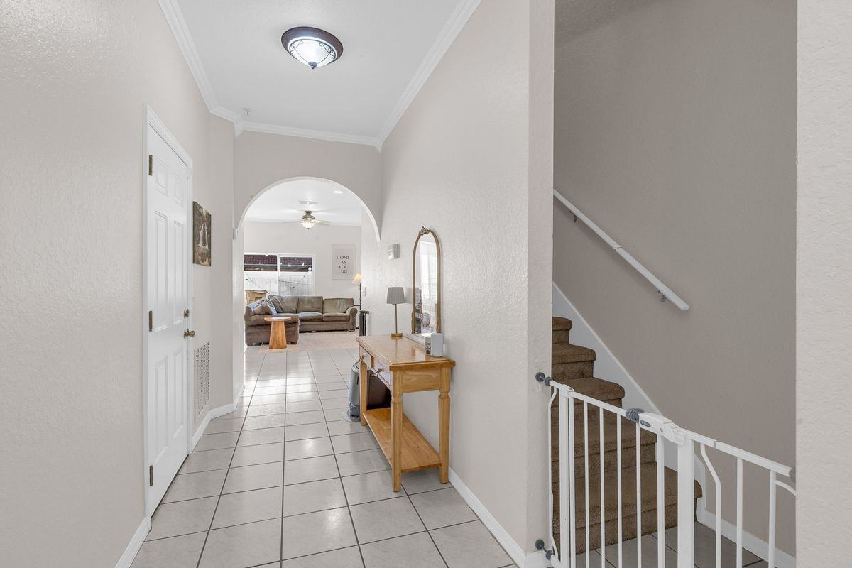 1278 N Fairway Dr - Photo 3 of 29