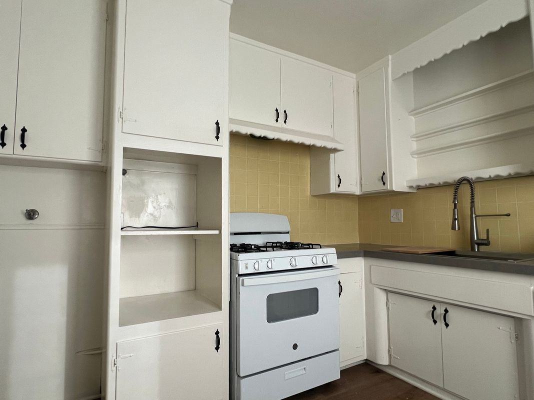 2204 Mathews Ave ##C - Photo 3 of 10