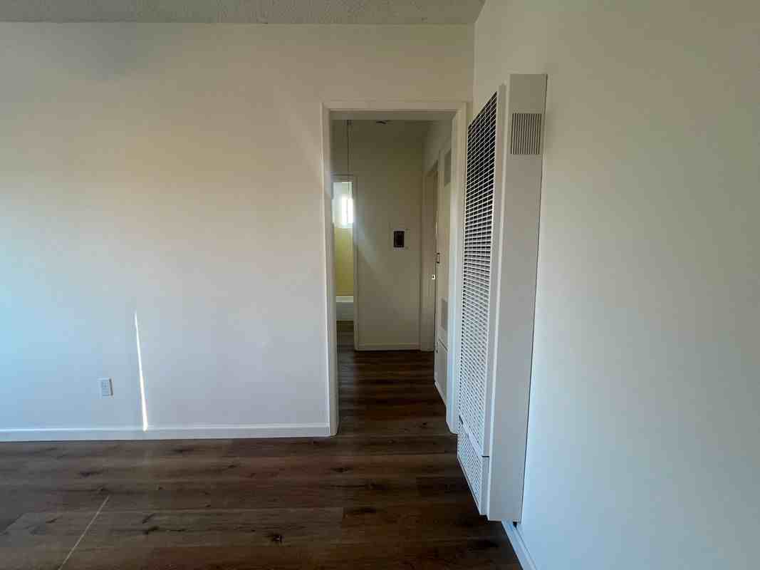 2204 Mathews Ave ##C - Photo 5 of 10