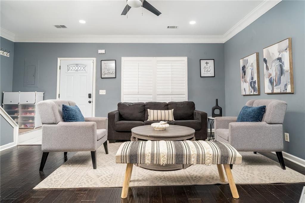 3539 Mount Vernon Cir - Photo 3 of 15