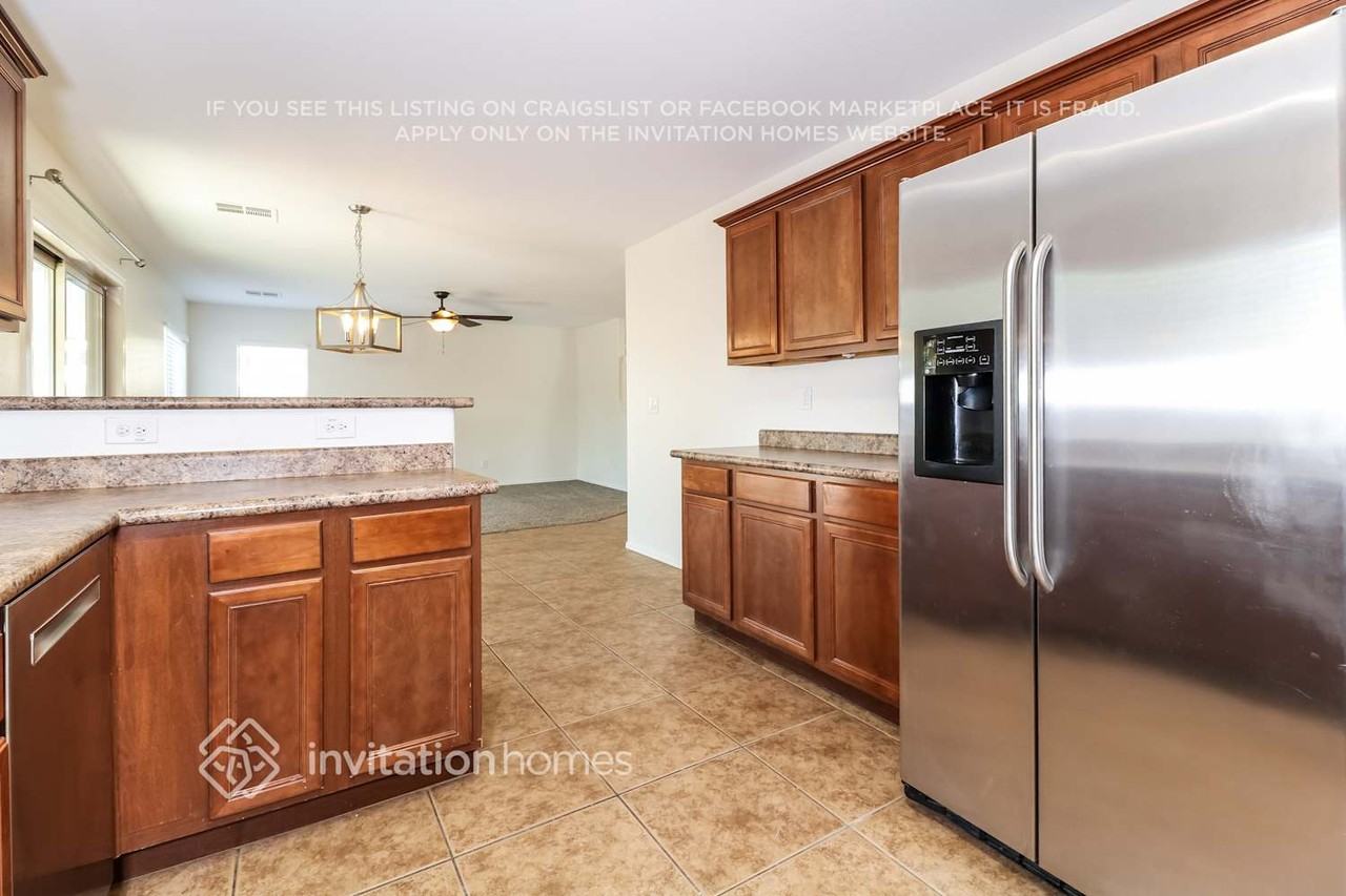 16546 W Desert Bloom St - Photo 7 of 18