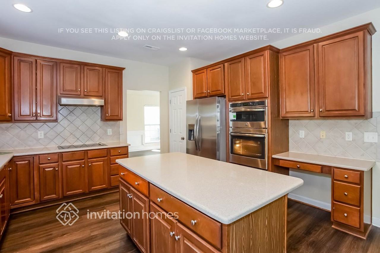 4815 St Simons Ter - Photo 7 of 18