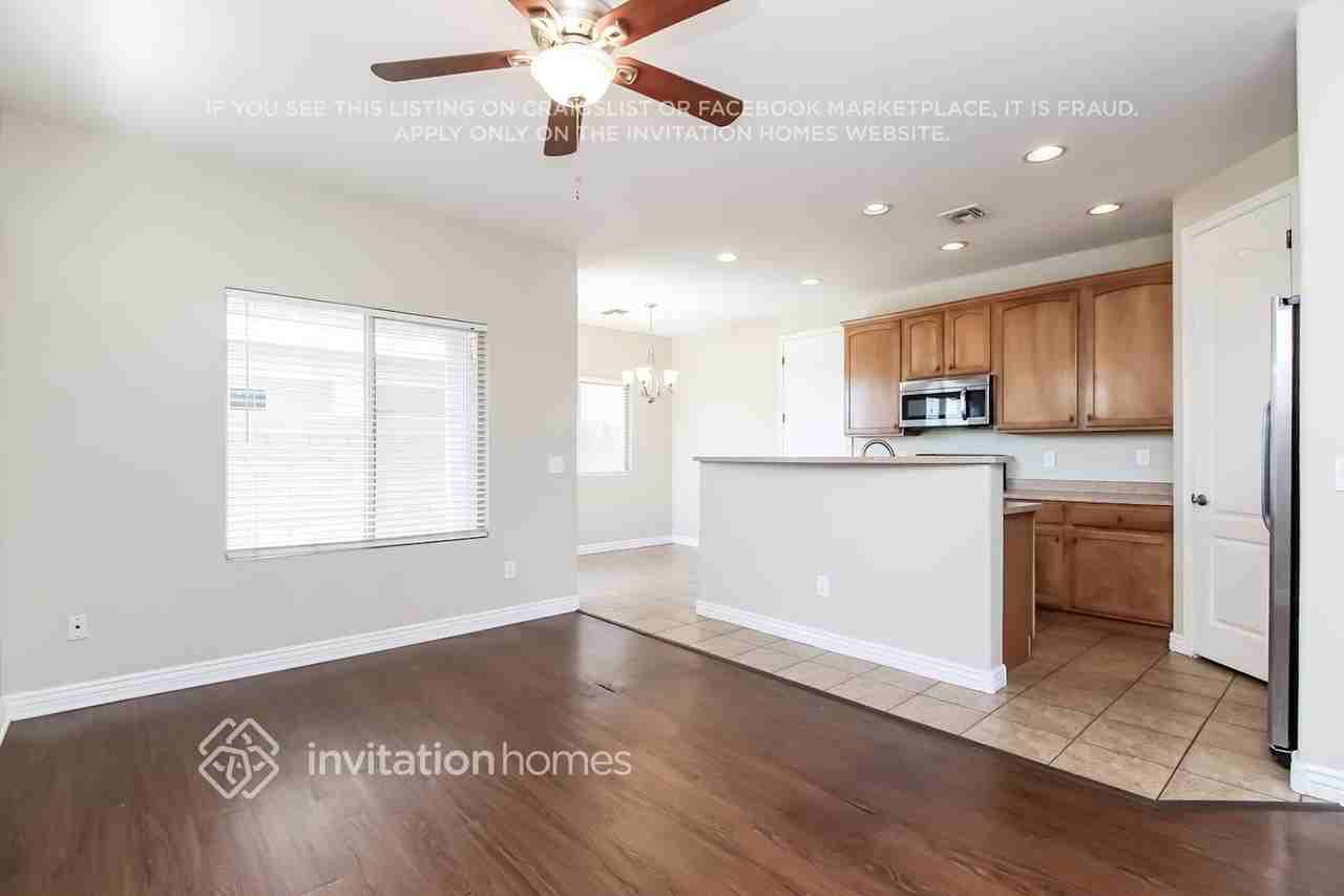 254 S Aaron - Photo 4 of 18