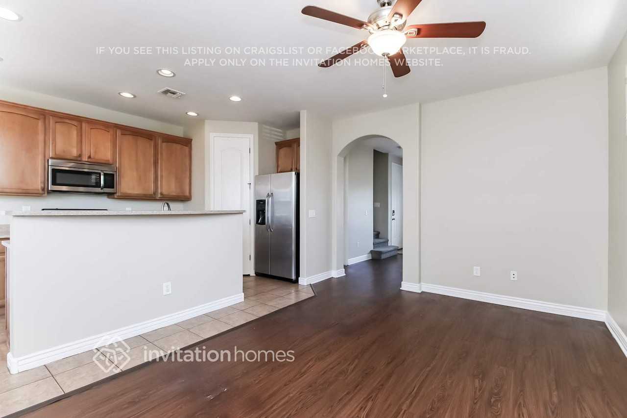 254 S Aaron - Photo 5 of 18