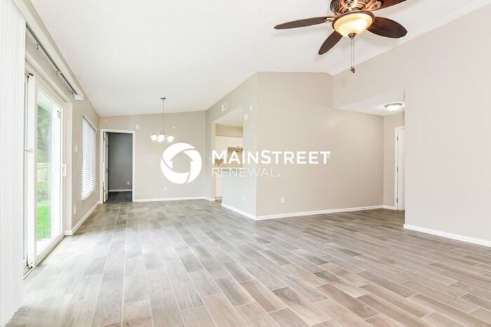 17606 Shadyside Cir - Photo 4 of 16